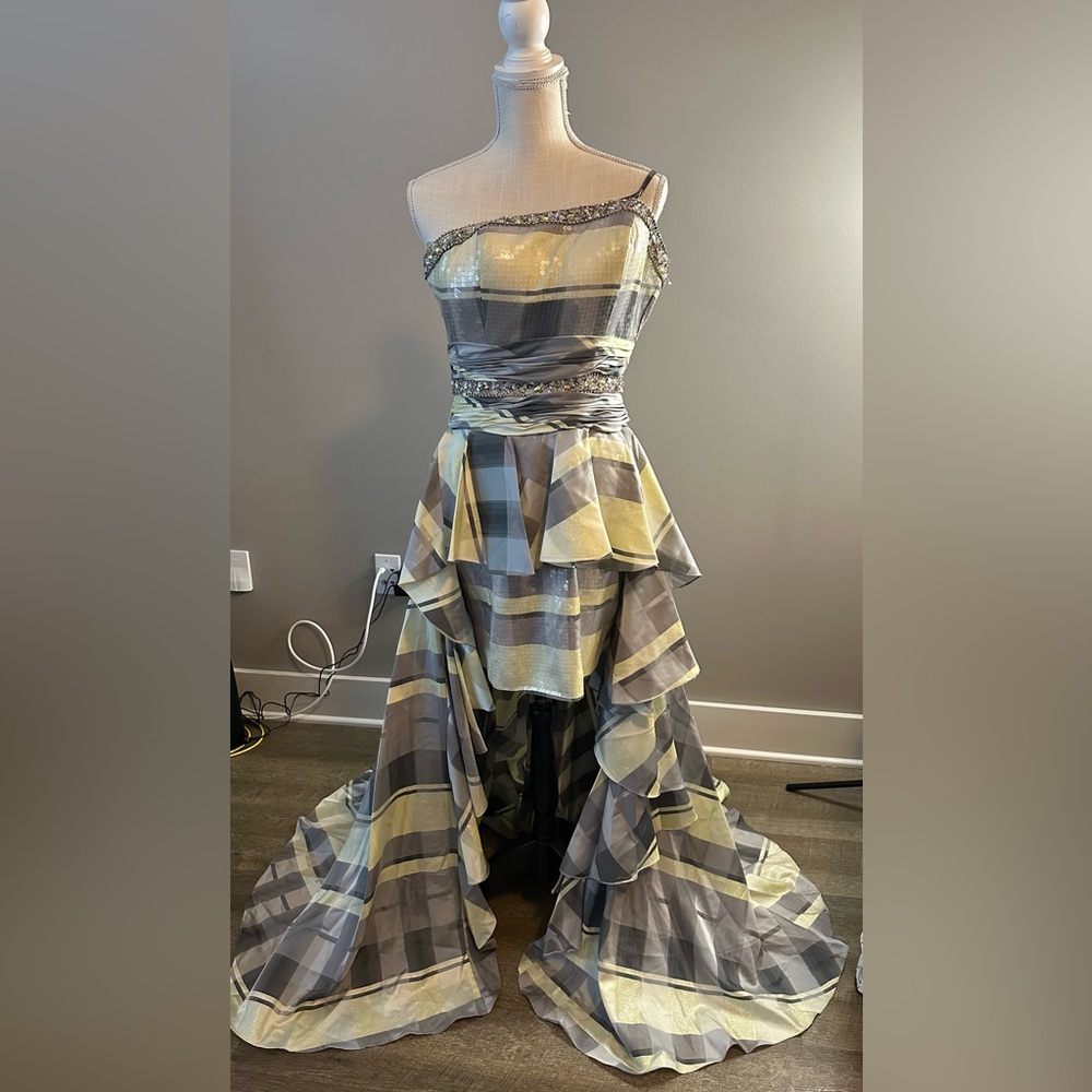 Tony Bowls Elegant High Low Sequined Bead Plaid Gala Dress Sz 8 Silver Yellow